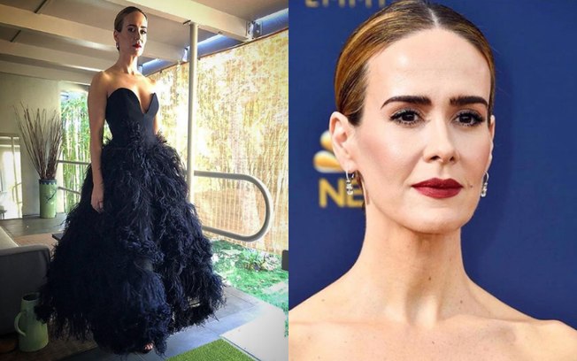 Looks das famosas: Sarah Paulson complementou o vestido preto com um batom vinho, trazendo cor ao visual elegante